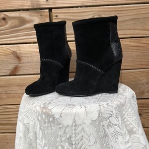 House of Harlow 1960 black suede boots. Size 6